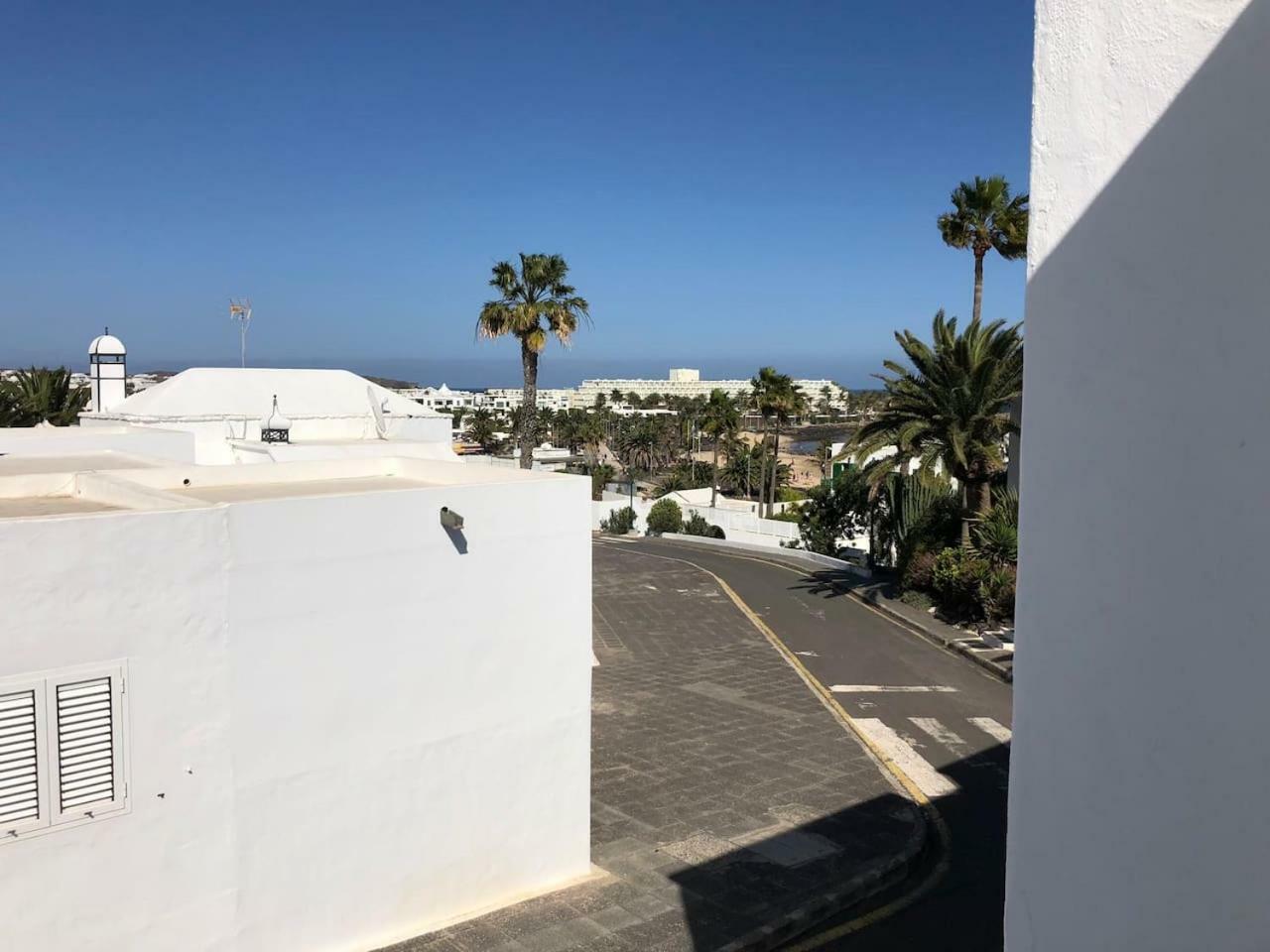 Sea Breeze With Shared Pool And Near The Beach Apartment Costa Teguise Ngoại thất bức ảnh
