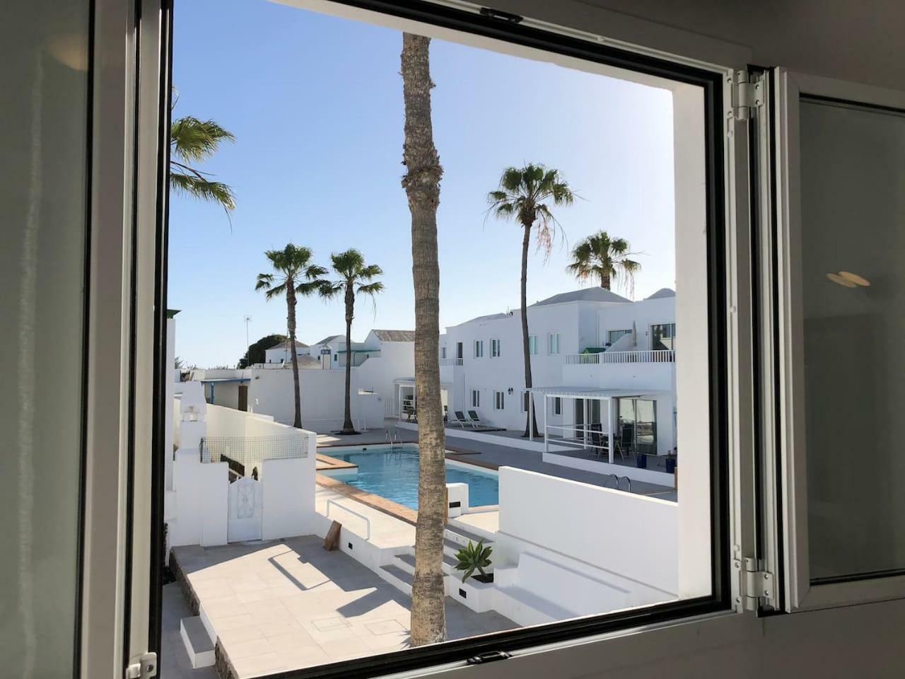 Sea Breeze With Shared Pool And Near The Beach Apartment Costa Teguise Ngoại thất bức ảnh